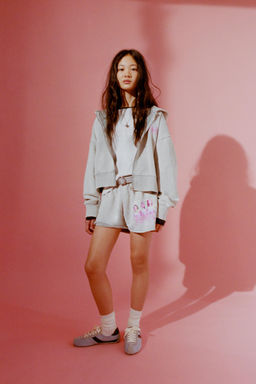 BERMUDA FELPA EFECTO LAVADO KPOP DEMON HUNTERS NETFLIX  / Gris medio