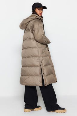 TRENDYOLMILLA Ekru Regular Kapusonlu Yandan C?t C?t Detayl? Su Itici Uzun Sisme Mont TWOAW24MO00104  фото 3