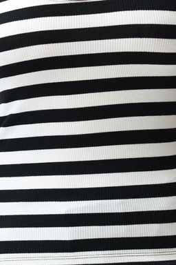 Siyah Cizgili Fitted Vucuda Oturan Havuz Yaka Fitilli Esnek Orme Atlet TWOSS24AL00033