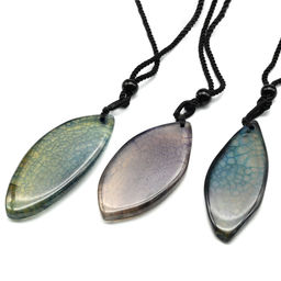 Кулон из агата тонированного рис на шнурке 22*53мм цв.ассорти, 62см