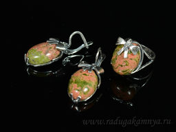 Кольцо Серьги с унакитом размер 19.