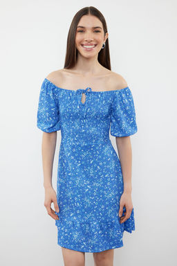 Mavi Cicekli Midi Gipeli Baglama Detayl? Belden Ac?lan Esnek Midi Elbise Orme Elbise TWOSS24EL01059