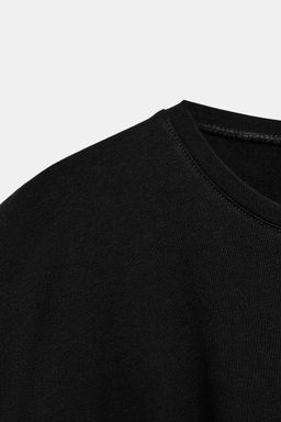 CAMISETA ENTALLADA PINZAS / Negro