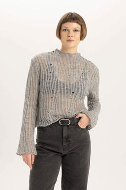 Кружевной свитер свободного кроя с полуводолазкой