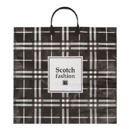 Пакет подарочный ПЭ с пластмассовыми ручками 40х36+4см "Скотч", 110 мкм (Россия)