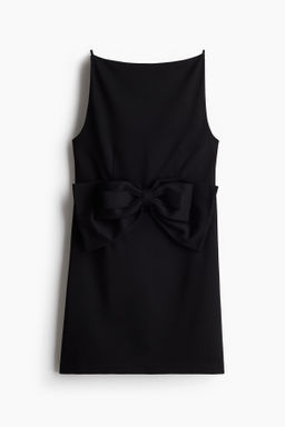 Vestido de tirantes con lazo decorativo