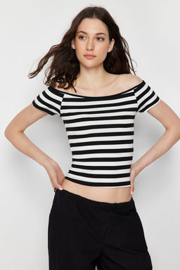 Trendyolmilla 2li Paket Siyah Beyaz Cizgili-Siyah Duz Carmen Yaka Crop Esnek Orme Bluz TWOSS24BZ00310  фото 2