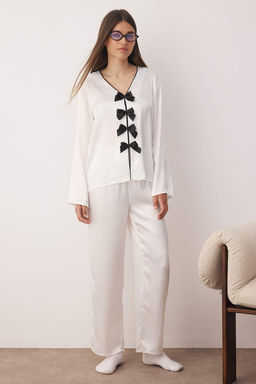 Beyaz Kurdele/Fiyonklu ve Biyeli Saten Dokuma Pijama Tak?m? THMAW26PT00006
