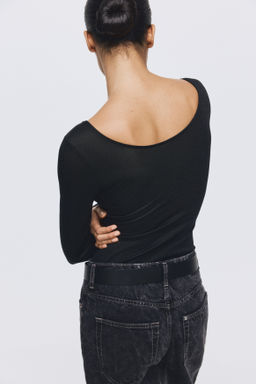 Top brillante con detalle girado - H&m фото 6