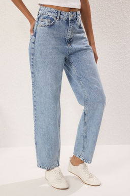 Mavi Yuksek Bel Boru Paca Relaxed Mom Jeans TWOSS25JE00210 - Trendyolmilla фото 3