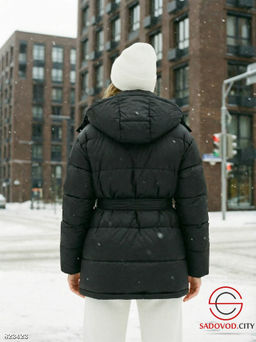 Демисезонная куртка с капюшоном