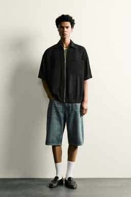 CAMISA RELAXED FIT RELIEVE / Negro