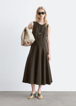 Vestido midi con l?neas de corte verticales