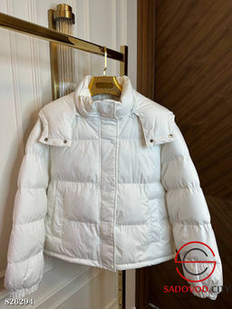 Куртка весенняя с капюшоном