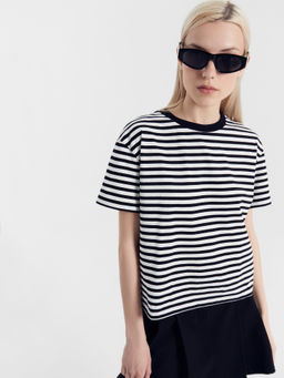 Футболка женская укороченная черная в белую полоску