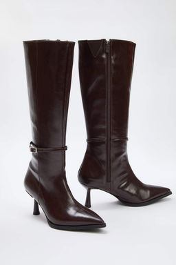 Siyah Bant Toka Detayl? Sivri Burun Ince Topuklu Cizme
TAKAW26CZ00011 - Trendyolmilla фото 11