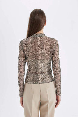 Женская приталенная футболка с длинным рукавом из тюля со змеиным узором и полуводолазкой приталенного кроя - Defacto фото 6