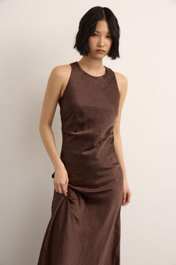 Платье с вырезом халтер из жатого сатина - Mollis фото 4