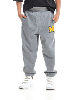 Брюки спортивные с эмблемой 22-7611 светло-серый меланж - Mini maxi фото 28