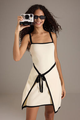 Siyah Premium Iplik/Ozel Iplik Renk Bloklu Mini Onden Baglamal? Fiyonklu Elbise TWOSS25EL00489