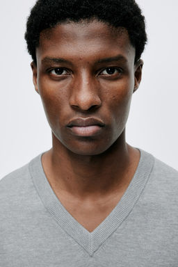 Jersey de punto fino con cuello de pico Slim Fit - H&m фото 2