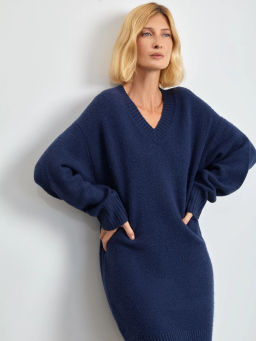 Мягкое вязаное платье-кокон в синем цвете - Emka фото 4