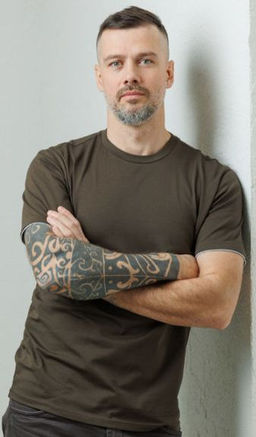 Спортивная футболка с короткими втачными рукавами