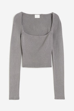 Top cropped con escote cuadrado