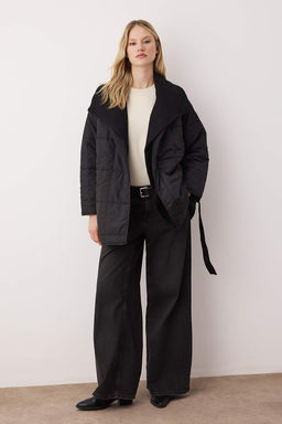 Siyah Oversize Kal?p Kase Yaka Detayl? Kusakl? Sisme Mont TWOAW26MO00119