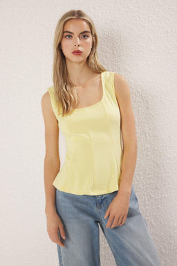Sar? Kal?n Ask?l? Havuz Yaka Belden Oturmal? Peplum Orme Bluz TWOSS25BZ00526