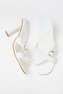 Trendyol Shoes Kahverengi Gold Tokal? Kare Burun Kad?n Topuklu Terlik TAKSS25TO00035 - Trendyolmilla фото 3