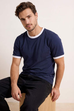 Lacivert Regular/Normal Kesim Kontrast Yaka ve Kol Detayl? Pike Dokulu T-Shirt TMNSS26TS00009