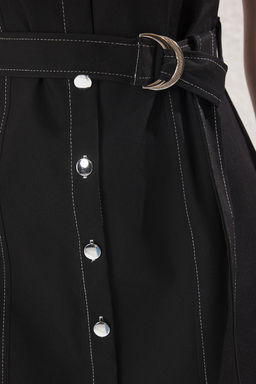 TRENDYOLMILLA Siyah Kemerli Duz Dugmeli Mini Dokuma Elbise TWOSS25EL00562  фото 3