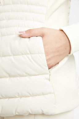 Водоотталкивающий надувной жилет с капюшоном DeFactoFit для спортсменов узкого кроя  фото 9