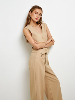 10200130369 Жилет жен. Izzy_vest бежевый - Concept club фото 5