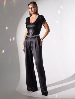 Футболка облегающая из хлопка в рубчик с V вырезом и матовым покрытием металлик - Vilatte фото 4