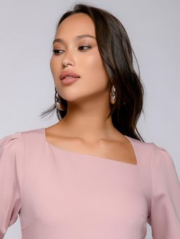 Платье розовое длины миди с асимметричным воротом и длинными рукавами - 1001dress фото 4