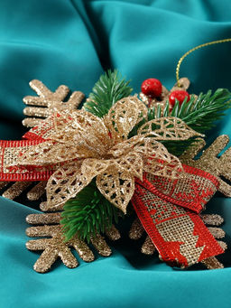 Цена за 3 шт. Ёлочная игрушка Зимнее волшебство. Звезда с цветком и еловыми веточками, 1513 см, золото фото 3