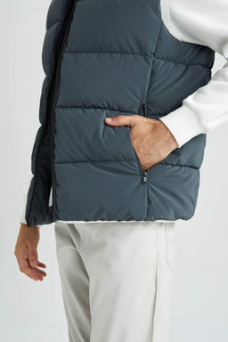 Жилет-пуховик Slim Fit с воротником-стойкой и подкладкой - Defacto фото 5