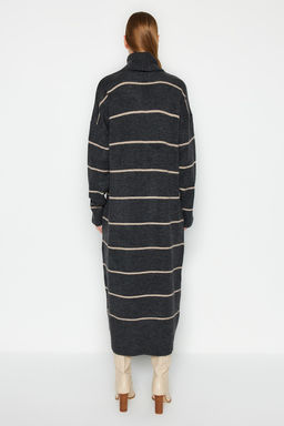 TRENDYOLMILLA Tas Maxi Triko Genis Kal?p Yumusak Dokulu Elbise TWOAW24EL00056  фото 19