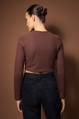 Bej Fitted/Vucuda Oturan Crop Dugme Detayl? F?rcal? Pointel Esnek Orme Bluz TWOAW26BZ00113 - Trendyolmilla фото 14