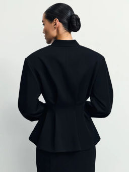 Приталенный жакет с вискозой в составе / Zarina