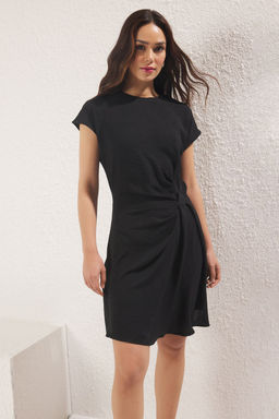 Siyah A Kesim Buzgu Detayl? Mini Dokuma Elbise TWOSS25EL00588