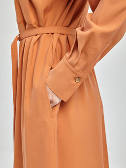 Платье с длинным рукавом