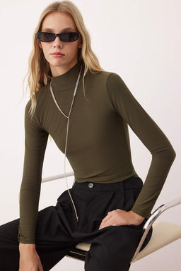 Trendyolmilla Bordo Fitted/Vucuda Oturan Uzun Kollu Dik Yaka Fitilli Esnek Orme Bluz TWOAW25BZ00078  фото 6