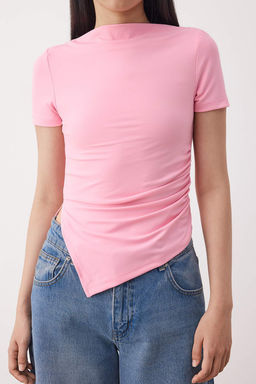 Pembe Kay?k Yaka Asimetrik Vucuda Oturan Esnek Orme Bluz TWOSS25BZ00603