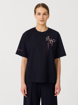 Комплект из футболки и брюк