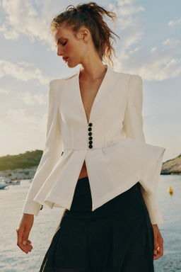 BLAZER ENTALLADA HOMBRERAS / Beige claro - Zara фото 3