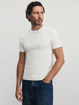 Базовая футболка slim fit / Zarina