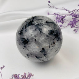 Шар из Кварца с включением Турмалина